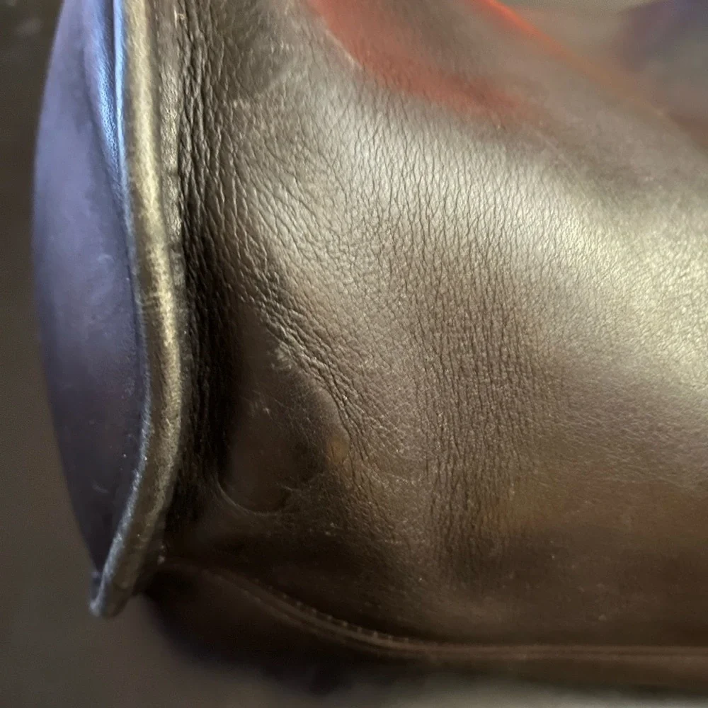 Coach Black Leather Shoulder Bag with Brass Details smoking home - Picture 8 of 12